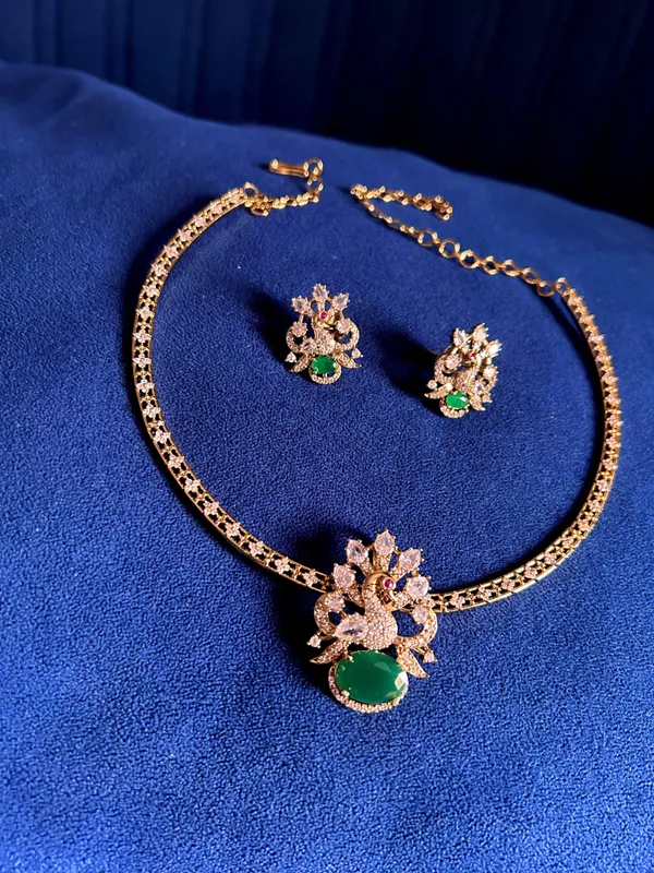 Green_Alloy_Victorian_Swan_Kanti_Pendant_Set_For_Women
