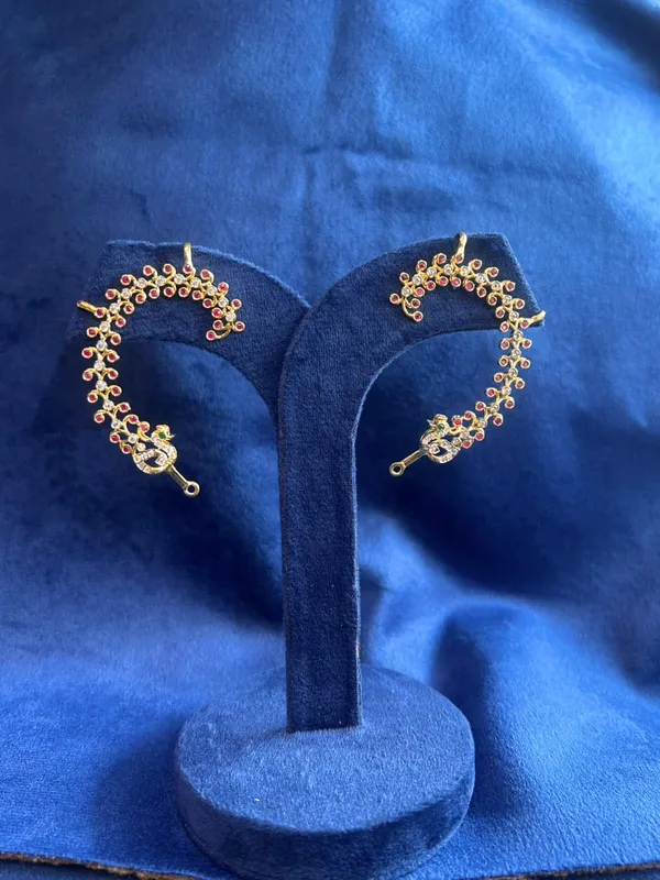 Golden_Alloy_Blend_Swan_Designer_Earcuffs_For_Women