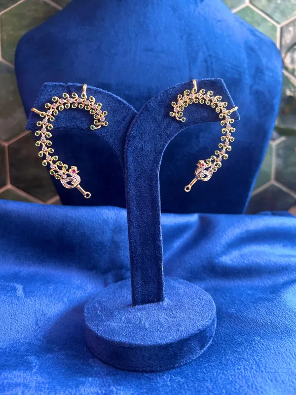 Golden_Alloy_Swan_Emerald_Diamond_Look_Earcuffs_For_Women