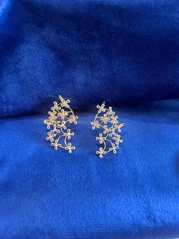 Golden_Alloy_Blend_Uncut_Stone_Bugadi_Ear_Cuff_For_Women