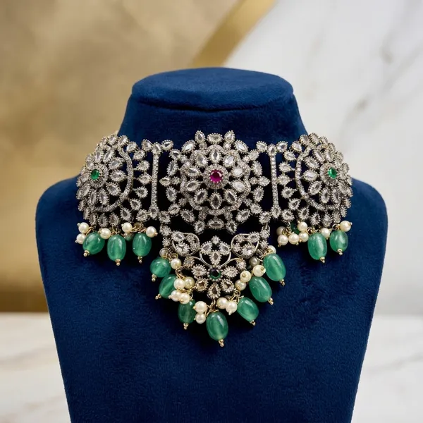 Full_Moon_Victorian_Choker_With_Earrings