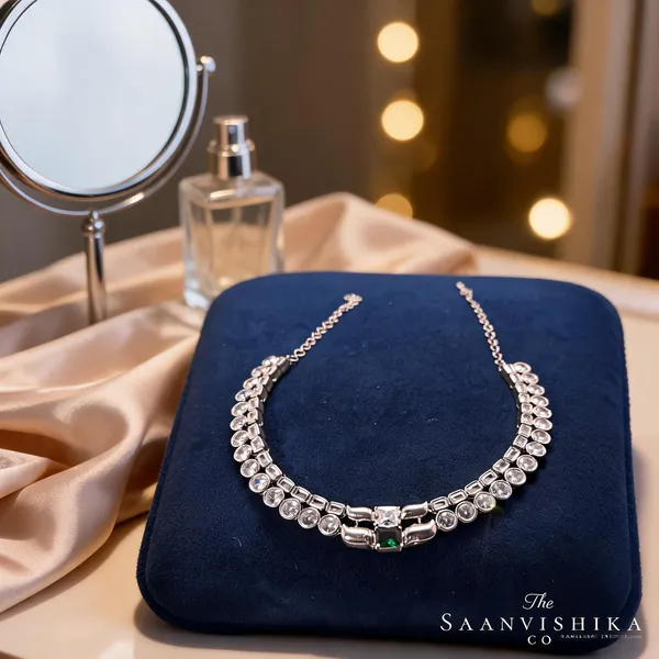 Silver_Alloy_Emerald_Stone_Kanti_Necklace_For_Women