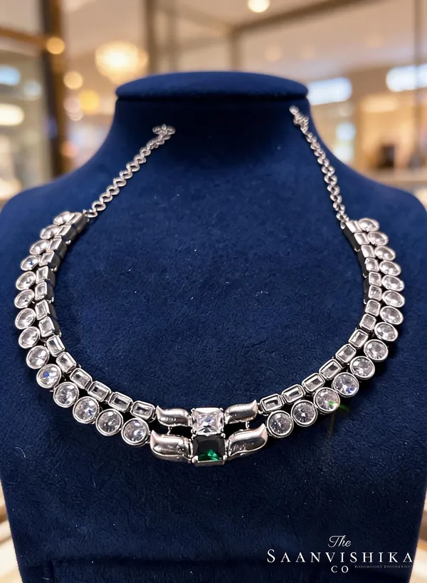 Silver_Alloy_Emerald_Stone_Kanti_Necklace_For_Women