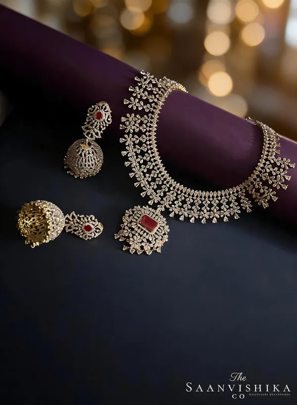 Golden_Alloy_Pendant_Necklace_With_Earrings_For_Women