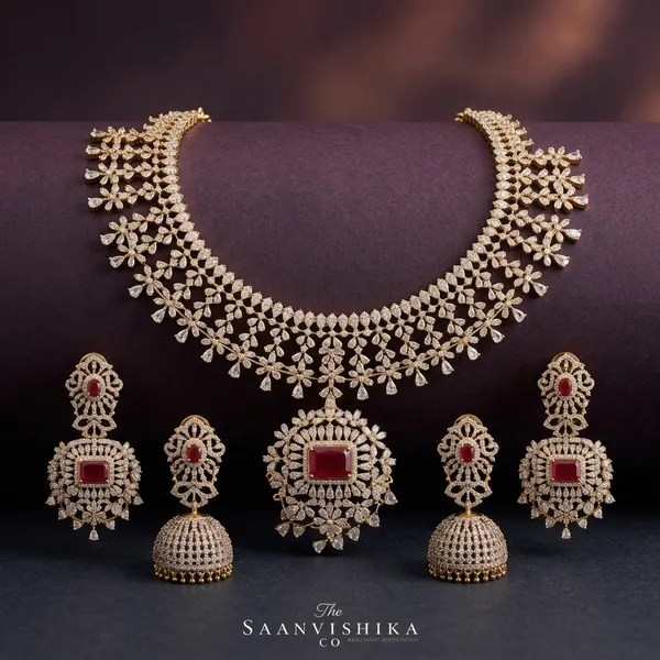 Golden_Alloy_Pendant_Necklace_With_Earrings_For_Women