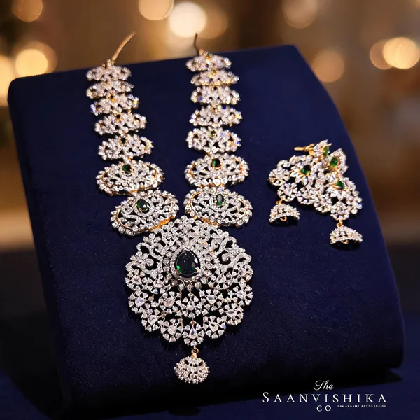 Green_Alloy_Grand_Pendant_Diamond_Necklace_For_Women