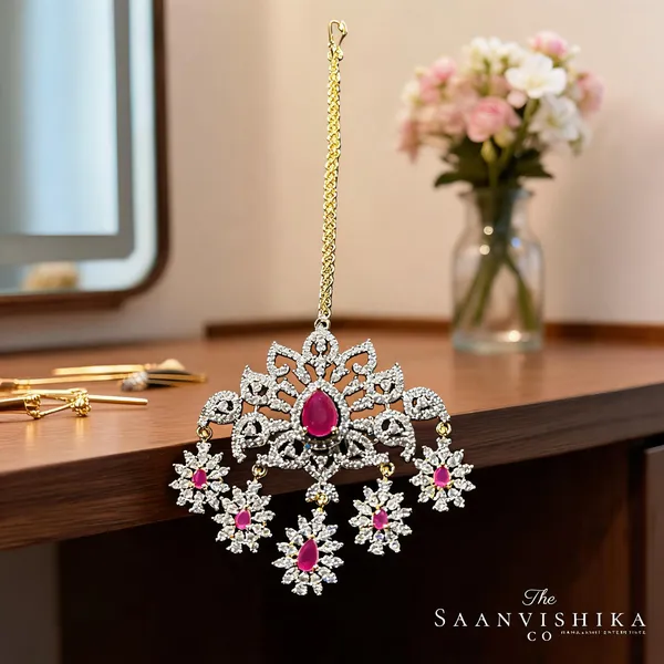 Red_Alloy_Blend_Diamond_Flower_Maang_Tikka_For_Women
