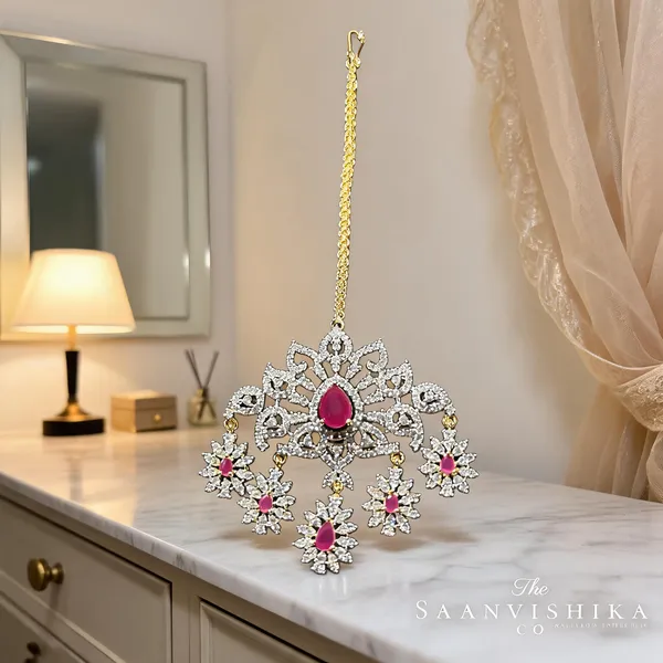 Red_Alloy_Blend_Diamond_Flower_Maang_Tikka_For_Women