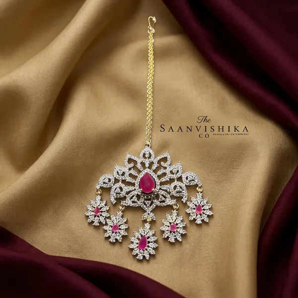 Red_Alloy_Blend_Diamond_Flower_Maang_Tikka_For_Women