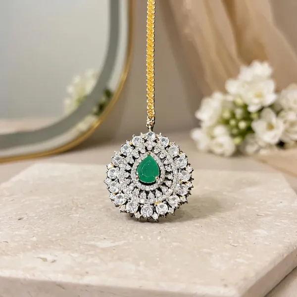 Green_Alloy_Blend_Droplet_Diamond_Maang_Tikka_For_Women