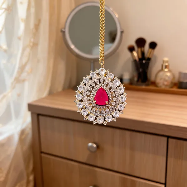 Red_Alloy_Droplet_Diamond_Maang_Tikka_For_Women