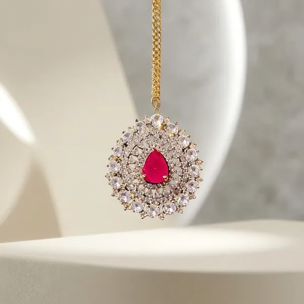 Red_Alloy_Droplet_Diamond_Maang_Tikka_For_Women