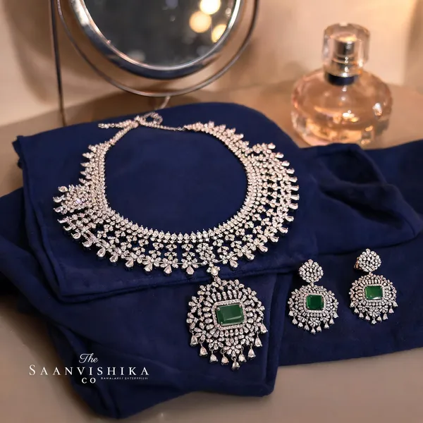 Green_Alloy_Detachable_Pendant_Diamond_Necklace_With_Earrings_For_Women