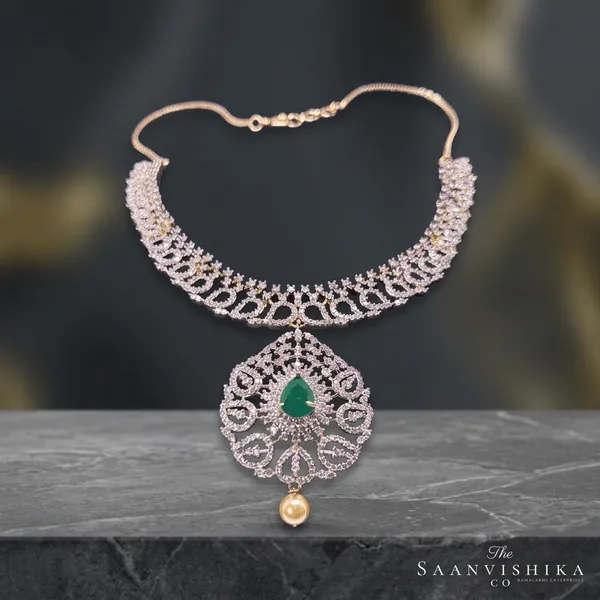 Green_Alloy_Grand_Pendant_Pearl_Necklace_For_Women