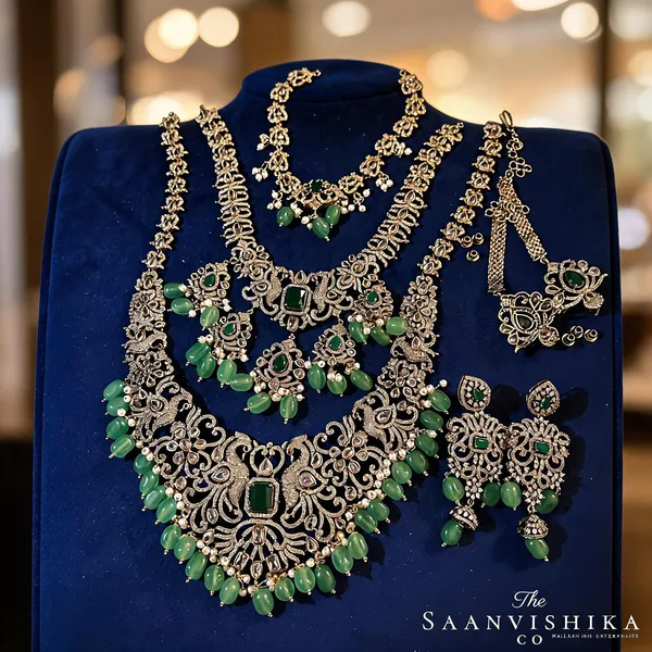 Green_Alloy_Blend_Peacock_Detachable_Bridal_Jewellery_Set_For_Women