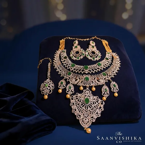 Green_Alloy_5-In-1_Bridal_Necklace_Set_For_Women