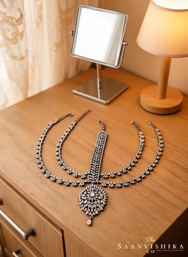 Black_Alloy_Blend_Victorian_Polish_Bridal_Maang_Tikka_For_Women
