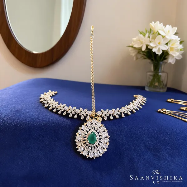 Green_Alloy_Droplet_Floral_Chain_Maang_Tikka_For_Women
