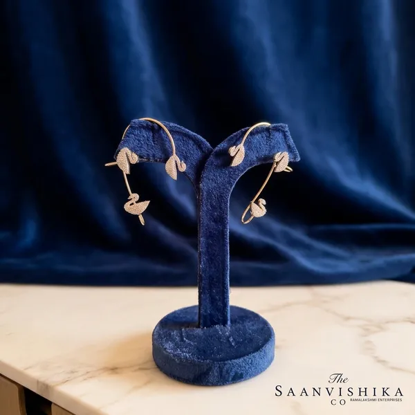 Golden_Alloy_Swan_Cz_Diamond_Earcuffs_For_Women