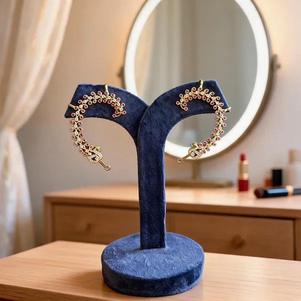 Golden_Alloy_Blend_Swan_Designer_Earcuffs_For_Women