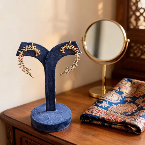 Golden_Alloy_Blend_Swan_Designer_Earcuffs_For_Women