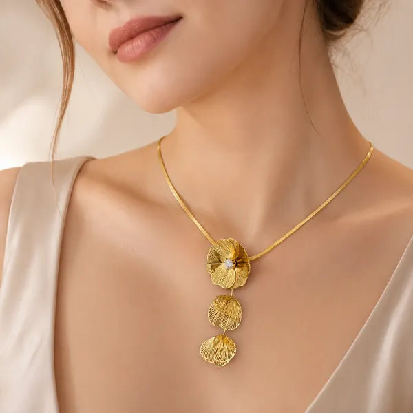 Gold_Plated_Textured_Neck_Peace_For_Women