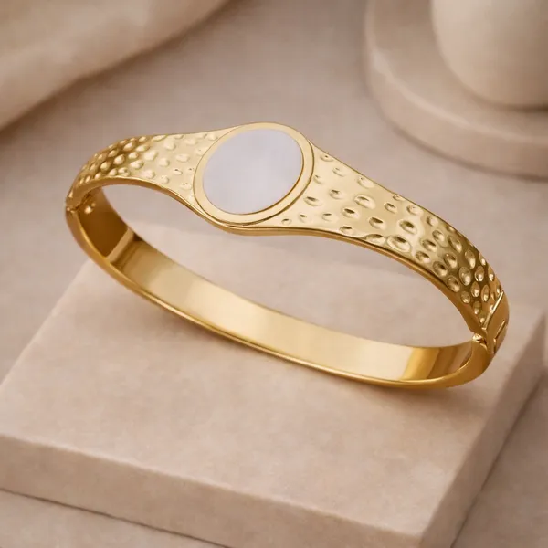 Gold_Plated_White_Stone_Hammered_Texture_Bangle_For_Women