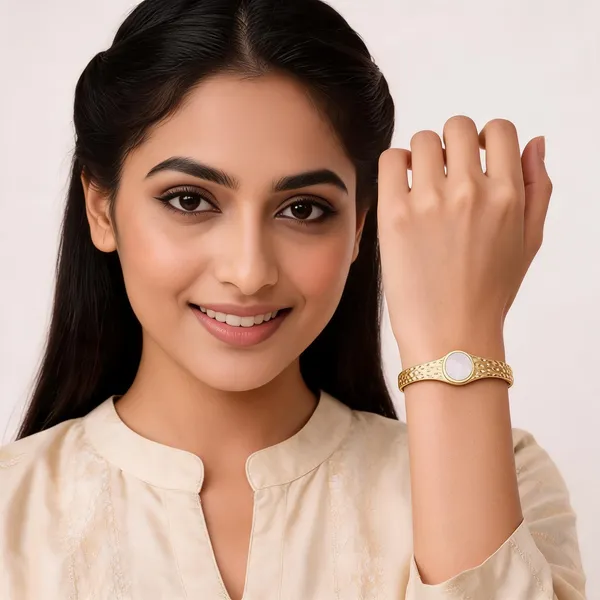 Gold_Plated_White_Stone_Hammered_Texture_Bangle_For_Women