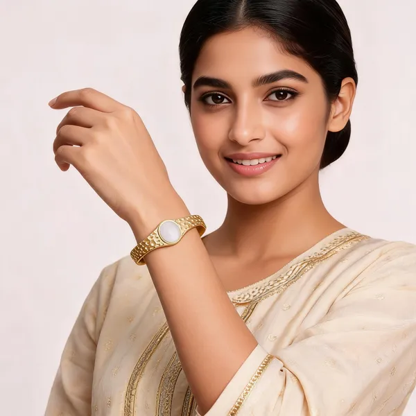 Gold_Plated_White_Stone_Hammered_Texture_Bangle_For_Women