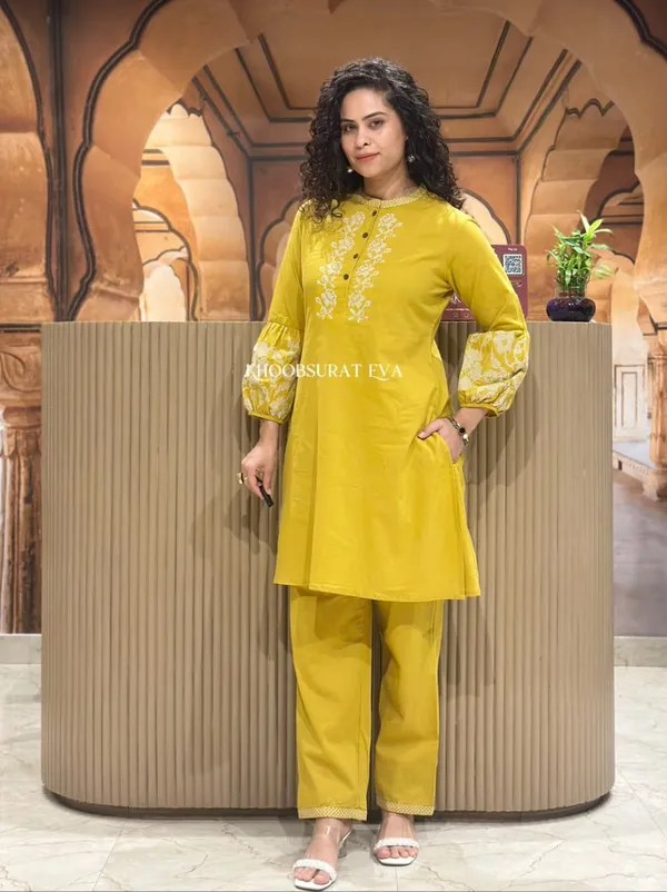 Yellow_Embroidered_Kurta_Set_with_Balloon_Sleeves_for_Women