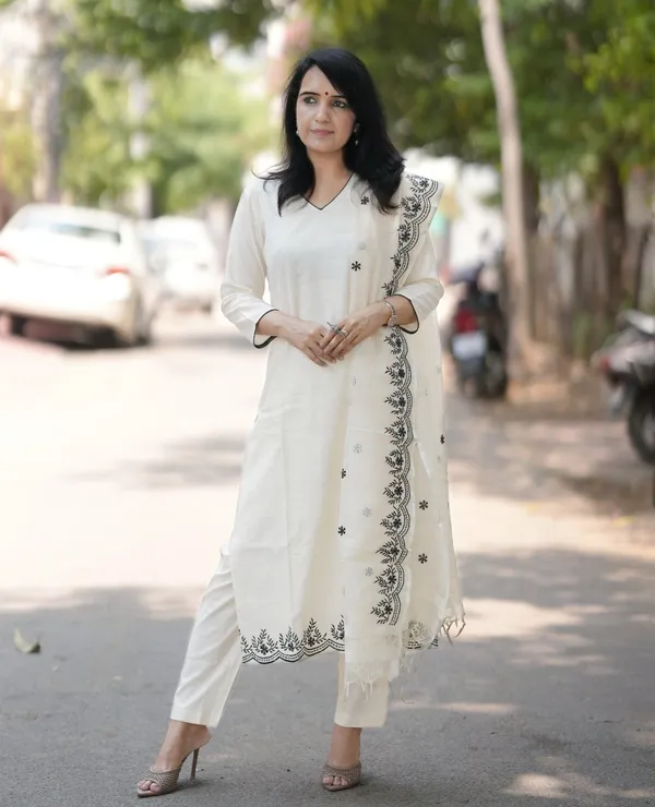 White_Cotton_Embroidered_Kurta_Set_with_Dupatta_for_Women