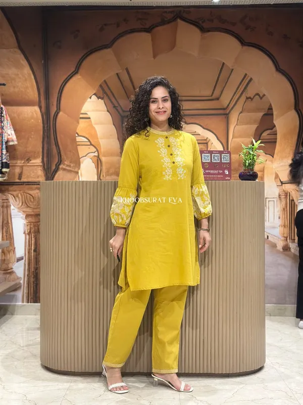 Yellow_Embroidered_Kurta_Set_with_Balloon_Sleeves_for_Women