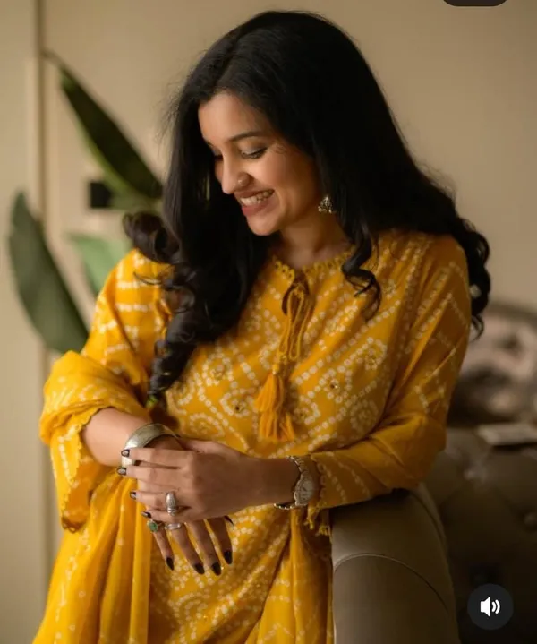 Yellow_Bandhani_Mirror_Work_Kurta_Set_with_Dupatta_for_Women