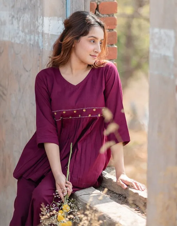 Maroon_Cotton_Straight_Fit_Kurta_with_Pants_for_Women
