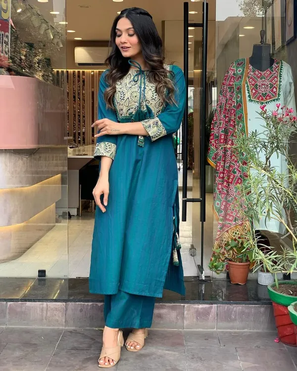Teal_Blue_Embroidered_Kurta_Set_with_Matching_Bottoms_for_Women