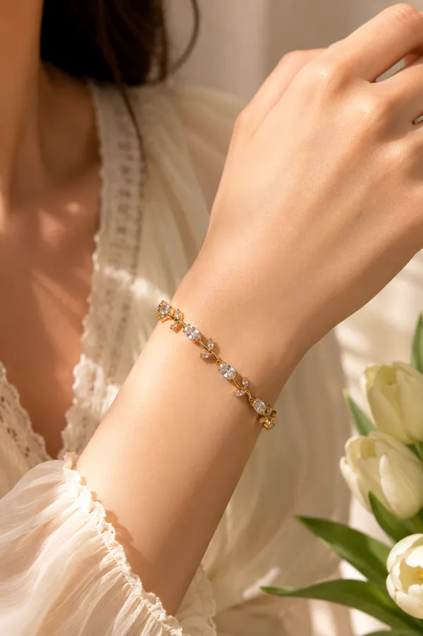 Tulip_Bloom_Bracelet_clear_colour_trendy_bracelet.