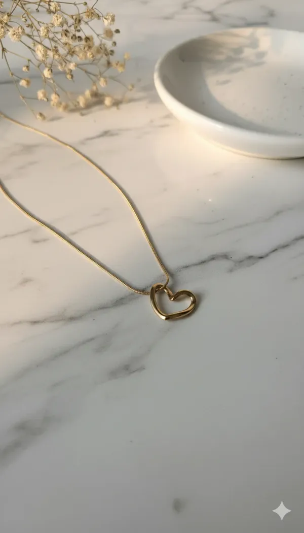 Elegant_Open_Heart_Pendant_Necklace