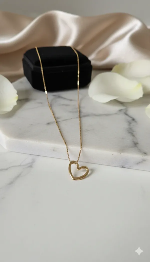 Elegant_Open_Heart_Pendant_Necklace