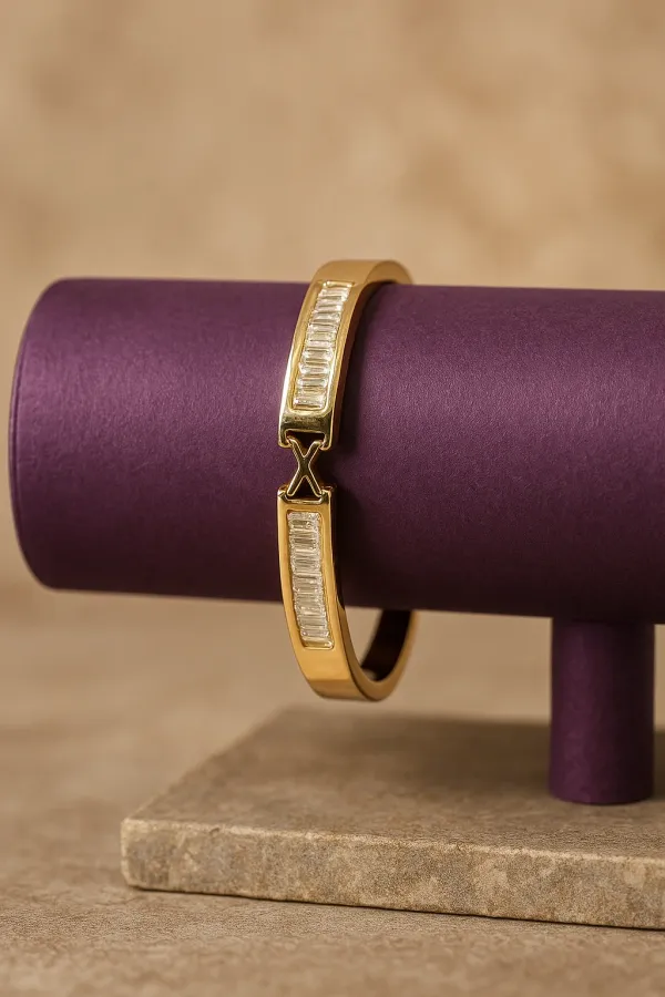 Sleek_Design_With_Baguette_Cut_Stones_And_X_Detail