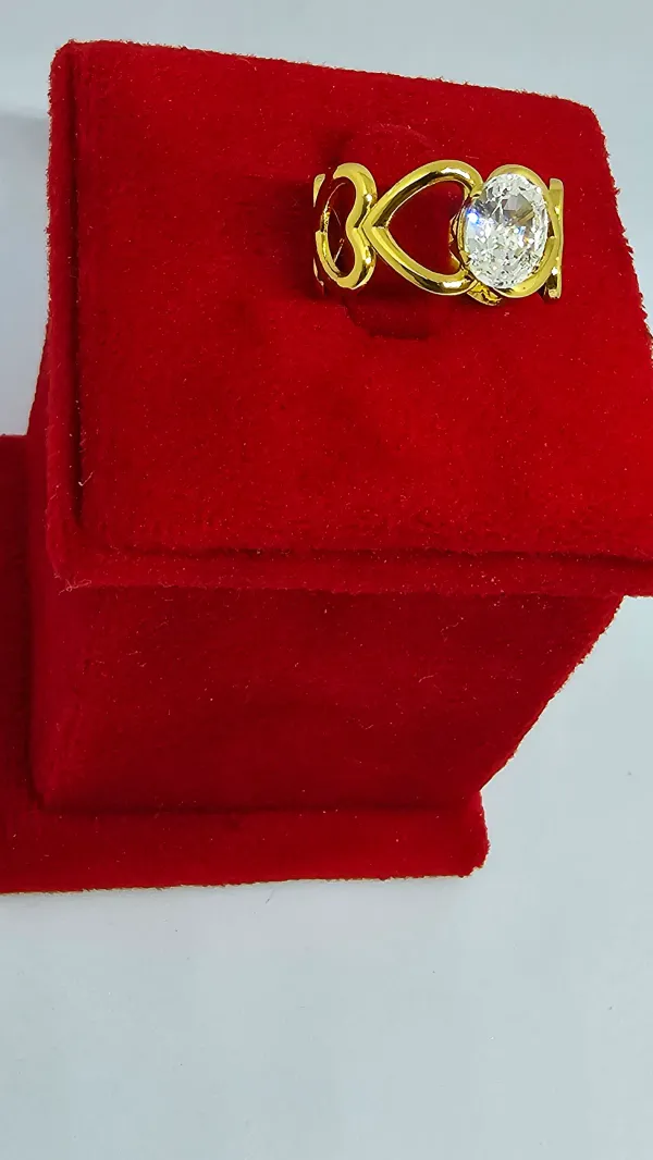Elegant_Gold_Plated_Ring_With_Oval_Crystal_Stone