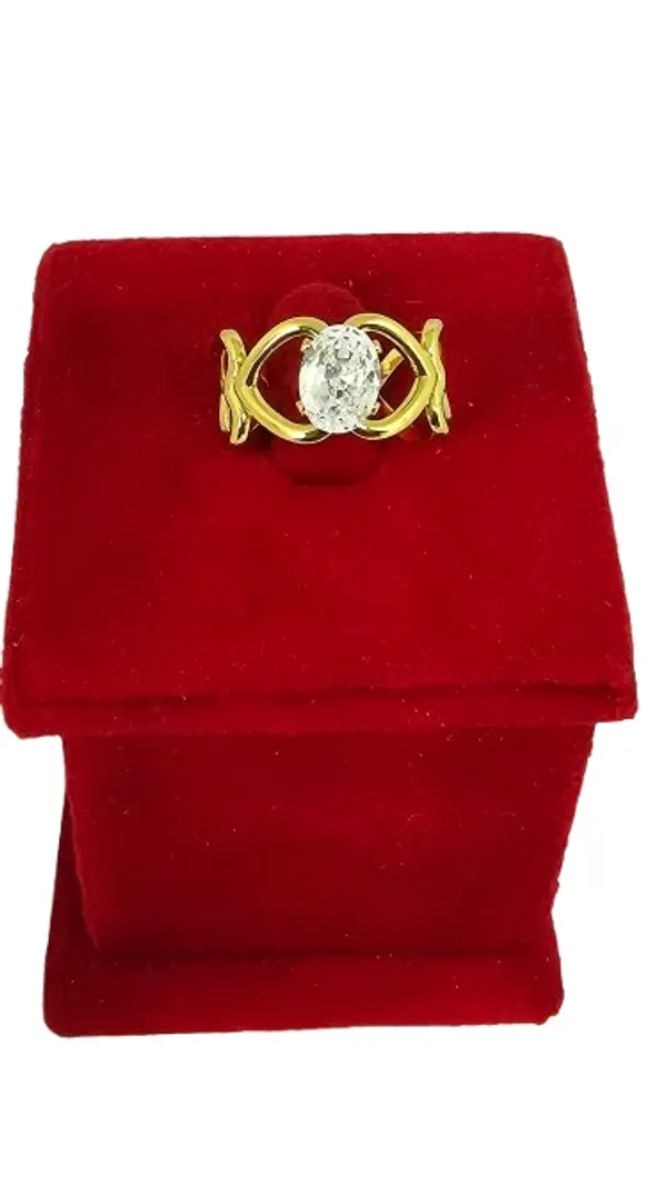 Elegant_Gold_Plated_Ring_With_Oval_Crystal_Stone