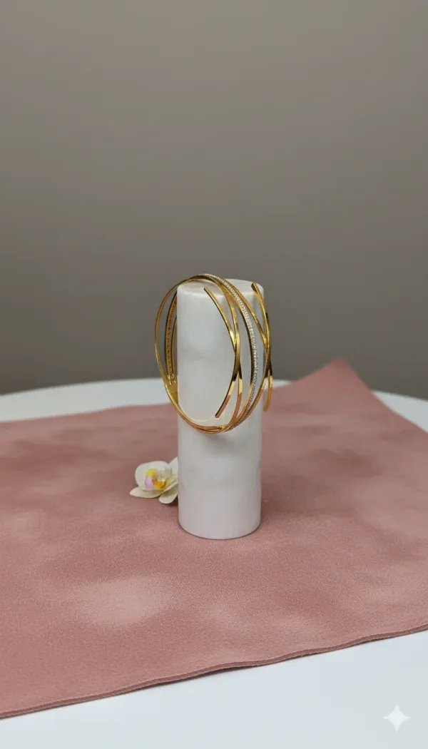 Minimalist_Criss_Cross_Design_With_Sparkling_Accents