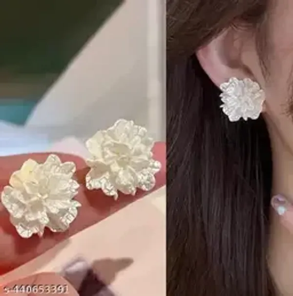 White_Flower_Shaped_Anti_Tarnish_Earrings