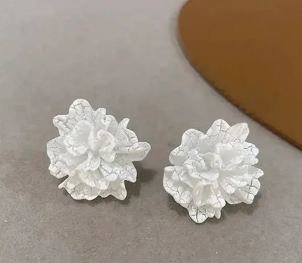 White_Flower_Shaped_Anti_Tarnish_Earrings