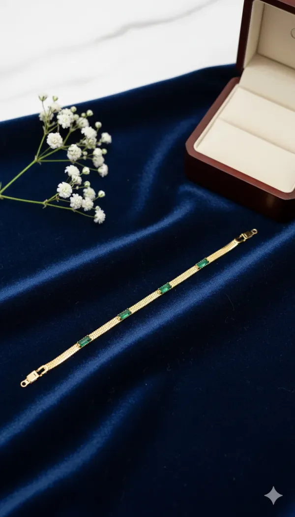Emerald_Charm_Gold_Bracelet