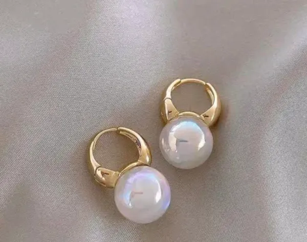 Gold_Plated_White_Pearl_Round_Shaped_Anti_Tarnish_Earrings