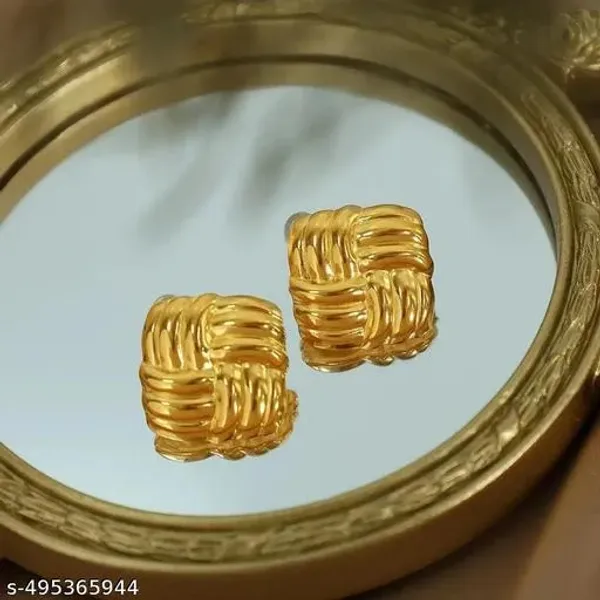 Gold_Plated_Ribbed_Square_Shaped_Anti_Tarnish_Earrings