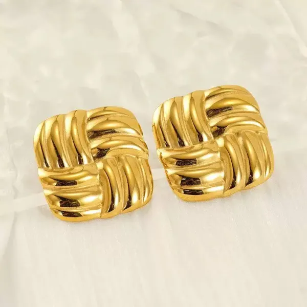 Gold_Plated_Ribbed_Square_Shaped_Anti_Tarnish_Earrings