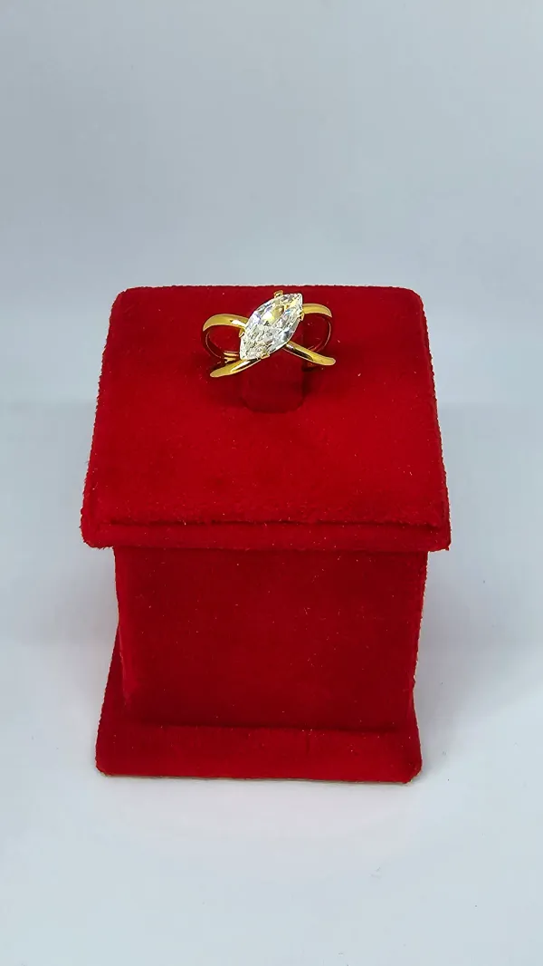 Marquise_Cut_Crystal_Gold_Ring