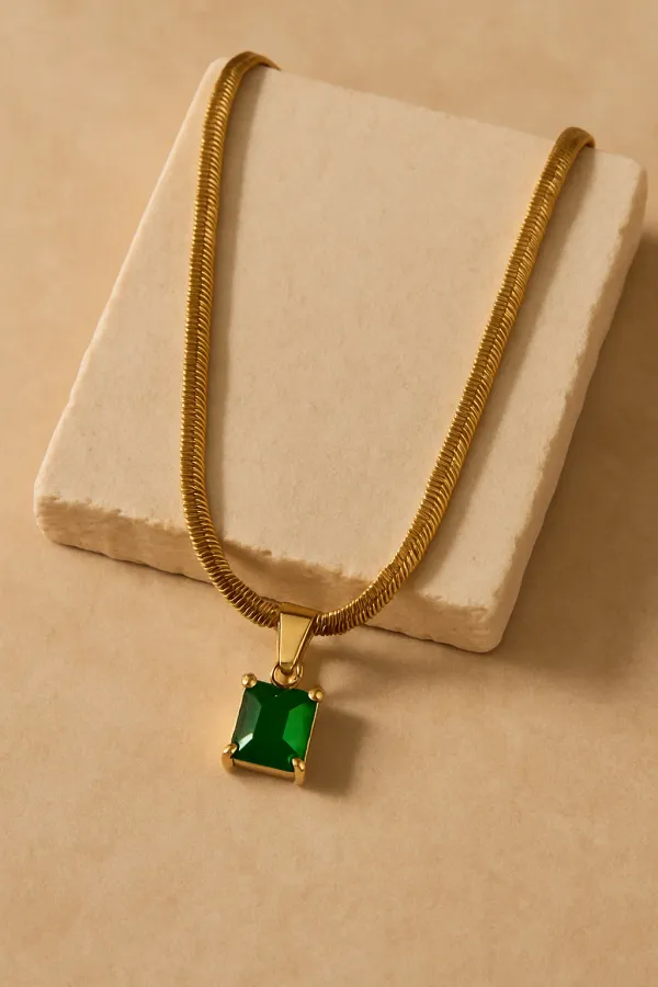 Elegant_Gold_Plated_Snake_Chain_Necklace_With_Emerald_Green_Pendant